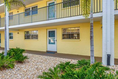 103 - 821 Deleon Court, Condo with 2 bedrooms, 1 bathrooms and null parking in Dunedin FL | Image 1