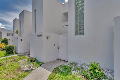 d-5050 Elmhurst Road, West Palm Beach, FL, 33417 | Card Image