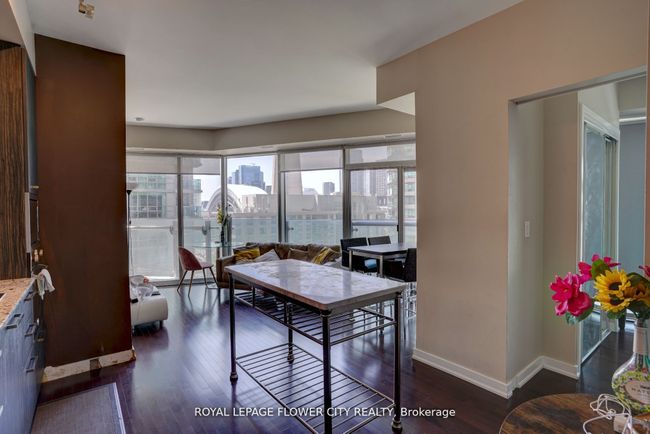 1407 - 12 York St, Condo with 2 bedrooms, 2 bathrooms and null parking in Toronto ON | Image 5