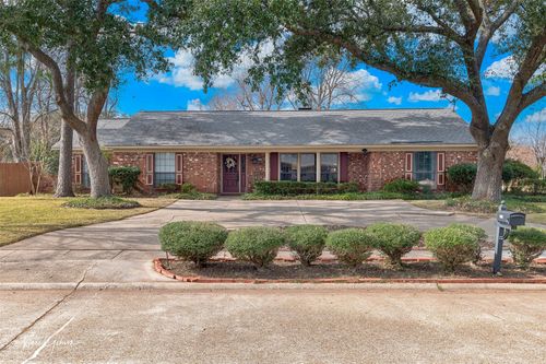 2300 Wesley Cir, Bossier City, LA, 71111-5915 | Card Image