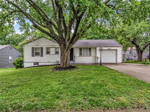 3604 N Pleasant St, Independence, MO, 64050-1149 | Card Image
