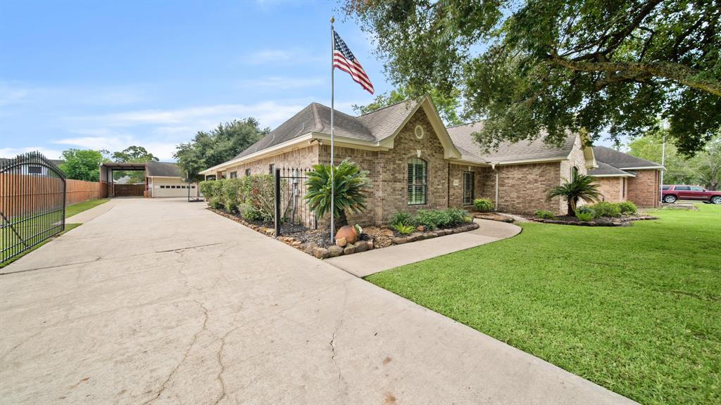 River Oaks Dr, Baytown, TX 77523