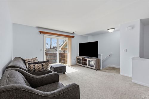 253 Pinewood Cir, Plymouth, MI, 48170-6101 | Card Image