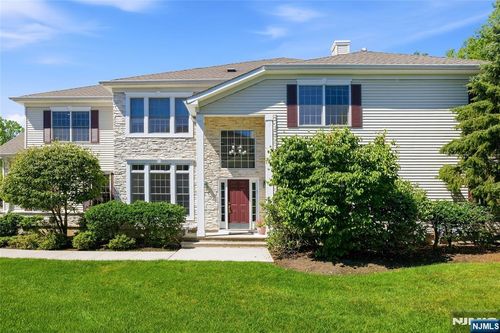 10 Camlet Ct, Roseland, NJ, 07068-1142 | Card Image