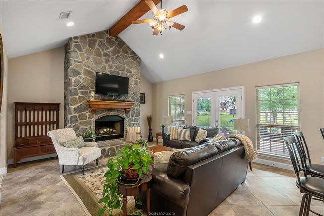 6443 Hardy Weedon Rd, House other with 3 bedrooms, 2 bathrooms and 1 parking in College Station TX | Image 5