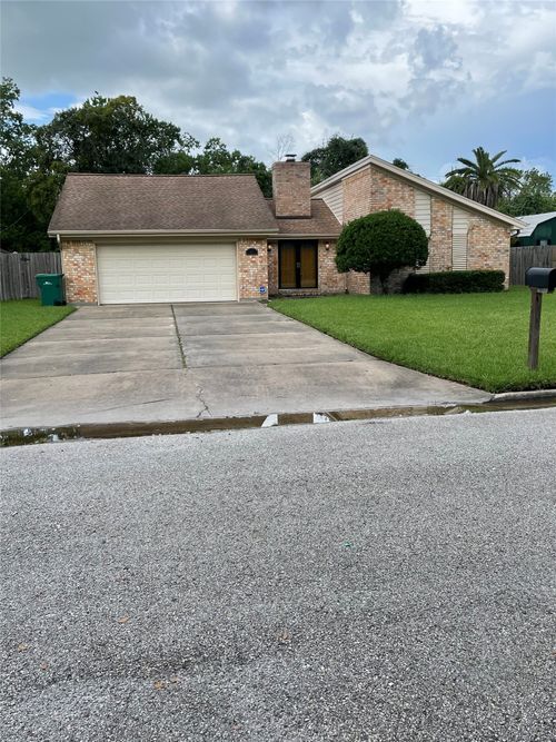 11 N Heights St, La Marque, TX, 77568-3423 | Card Image