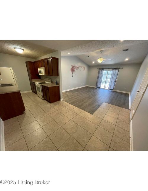 108-12400 Brothers Ave, Louisville, KY, 40243-2520 | Card Image