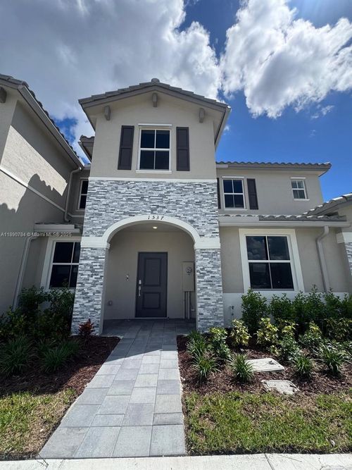 1537 Se 27th Rd, Homestead, FL, 33035-2526 | Card Image
