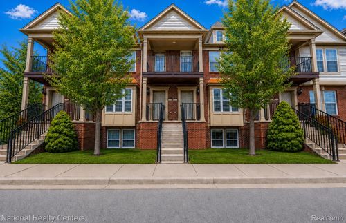 27863 Hopkins Dr, Novi, MI, 48377-2563 | Card Image
