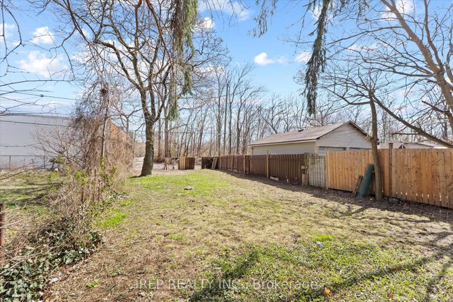 394 Crawford Ave, House other with 3 bedrooms, 1 bathrooms and 1 parking in Windsor ON | Image 17