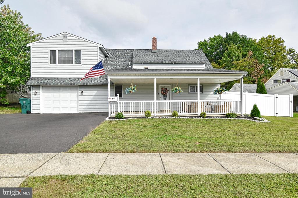 Goodrock Rd, Levittown, PA 19057