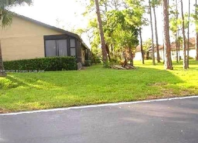120 Roselle Ct, Home with 3 bedrooms, 2 bathrooms and null parking in Royal Palm Beach FL | Image 8