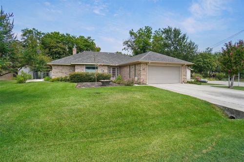 642 Half Moon Way, Runaway Bay, TX, 76426-9780 | Card Image