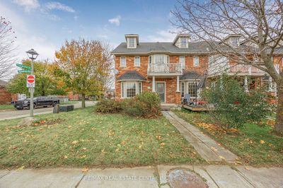 79 Montgomery Blvd, Home with 3 bedrooms, 2 bathrooms and 3 parking in Orangeville ON | Image 3