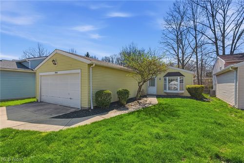 9966 Magnolia Dr, Olmsted Falls, OH, 44138-2702 | Card Image