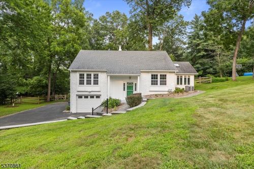 21 Ideal St, Gillette, NJ, 07933-1312 | Card Image