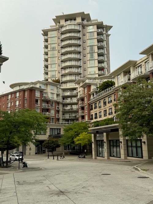 302-4028 Knight St, Vancouver, BC, V5N5Y8 | Card Image