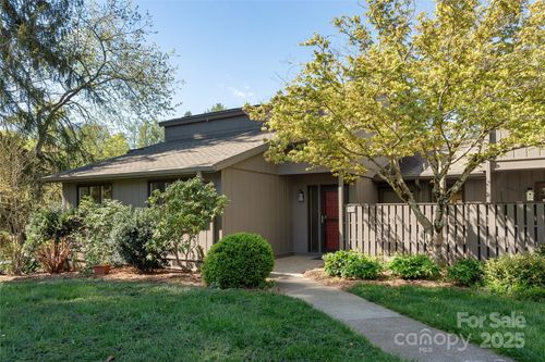 530 Crowfields Ln, Asheville, NC, 28803-3289 | Card Image