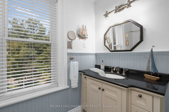 4950 Penetanguishene Rd, House other with 4 bedrooms, 3 bathrooms and 10 parking in Hillsdale ON | Image 23