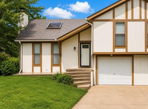 124 Saxony Dr, Olathe, KS, 66061-3942 | Card Image