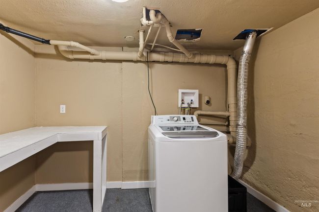 Laundry room with washer / clothes dryer and a textured ceiling | Image 30