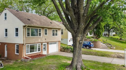 2613 Meridian Dr, Robbinsdale, MN, 55422-3718 | Card Image