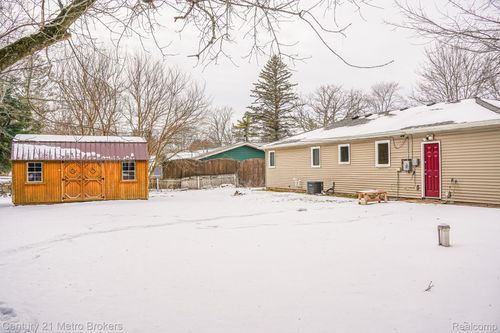 5233 Millington Rd, Millington, MI, 48746-9537 | Card Image