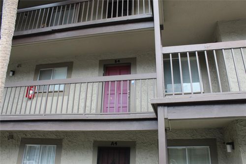 6b4-6306 Newtown Cir, TAMPA, FL, 33615-3604 | Card Image