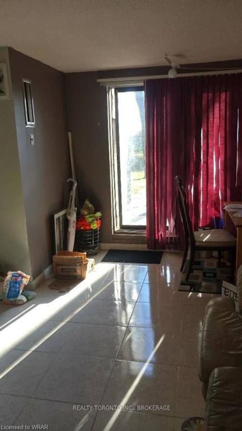 147-2095 Roche Crt, Mississauga, ON, L5K2C8 | Card Image