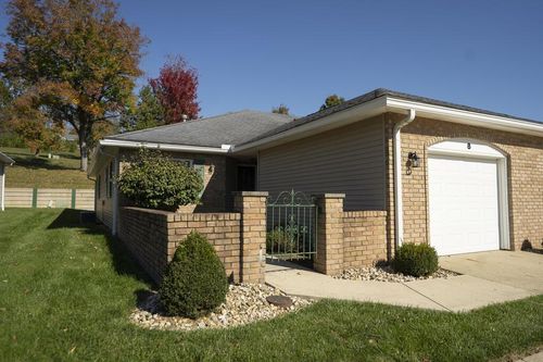 8 Susan Dr, Chillicothe, OH, 45601-1176 | Card Image