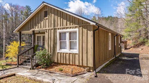 2202 Nc 226a, Marion, NC, 28752-7133 | Card Image