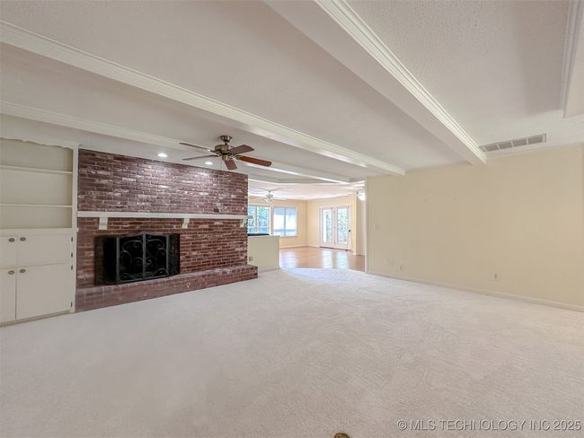 5807 S New Haven Ave, House other with 3 bedrooms, 3 bathrooms and null parking in Tulsa OK | Image 6