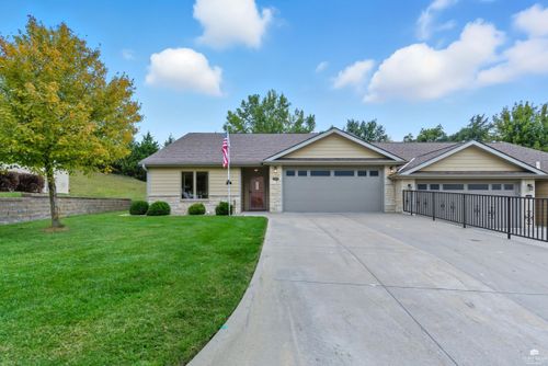 941 Newfoundland Dr, Manhattan, KS, 66503-8816 | Card Image
