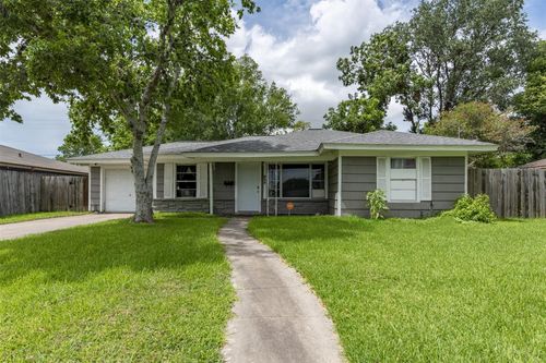 908 W Lobit St, Baytown, TX, 77520-4410 | Card Image