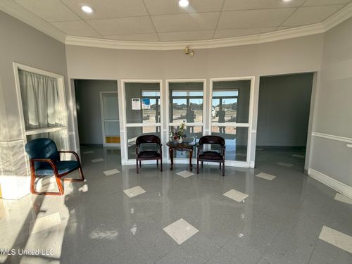 e-702 Highway 82 W, Greenwood, MS, 38930-5069 | Card Image