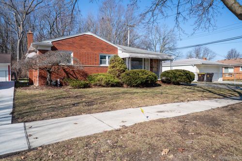 3832 Longmeadow Dr, Trenton, MI, 48183-3912 | Card Image