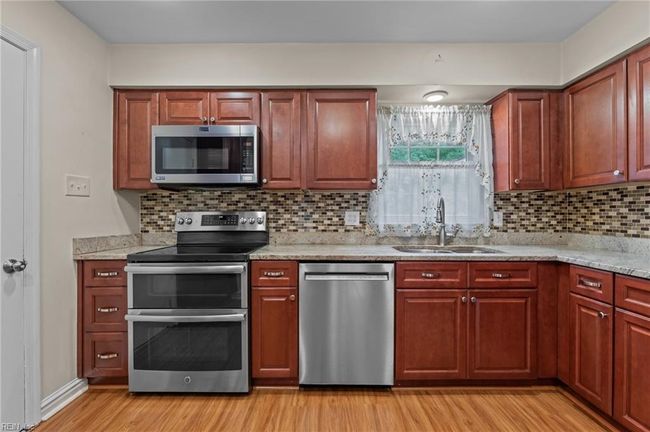 Kitchen | Image 11