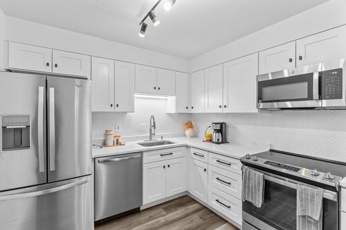 16-3 Summit Dr, Reading, MA, 01867-4025 | Card Image