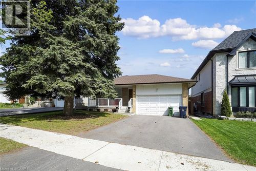 22 Hamptonbrook Drive, Toronto, ON, M9P1A1 | Card Image