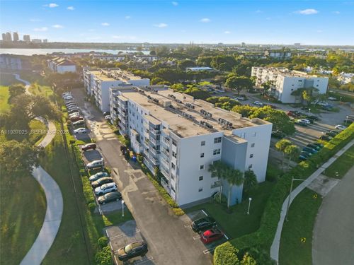 apt-3c-480 Executive Center Dr, West Palm Beach, FL, 33401-2996 | Card Image