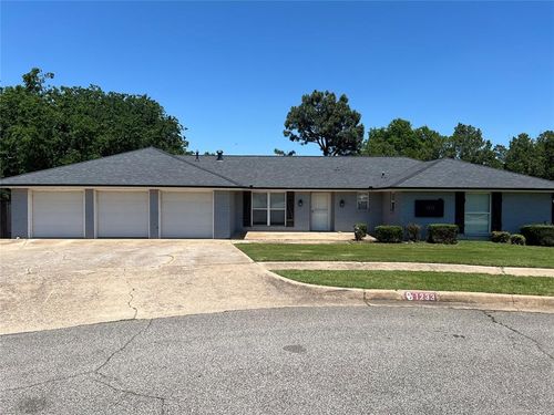 1233 Crossroads Court, Norman, OK, 73072 | Card Image