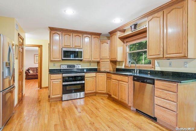 30 Hidden Acres Path, House other with 5 bedrooms, 3 bathrooms and null parking in Wading River NY | Image 13