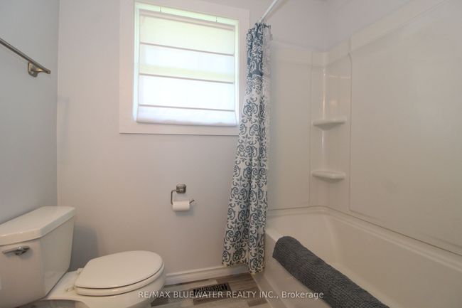 45 John St N, House other with 3 bedrooms, 2 bathrooms and 4 parking in Zurich ON | Image 22