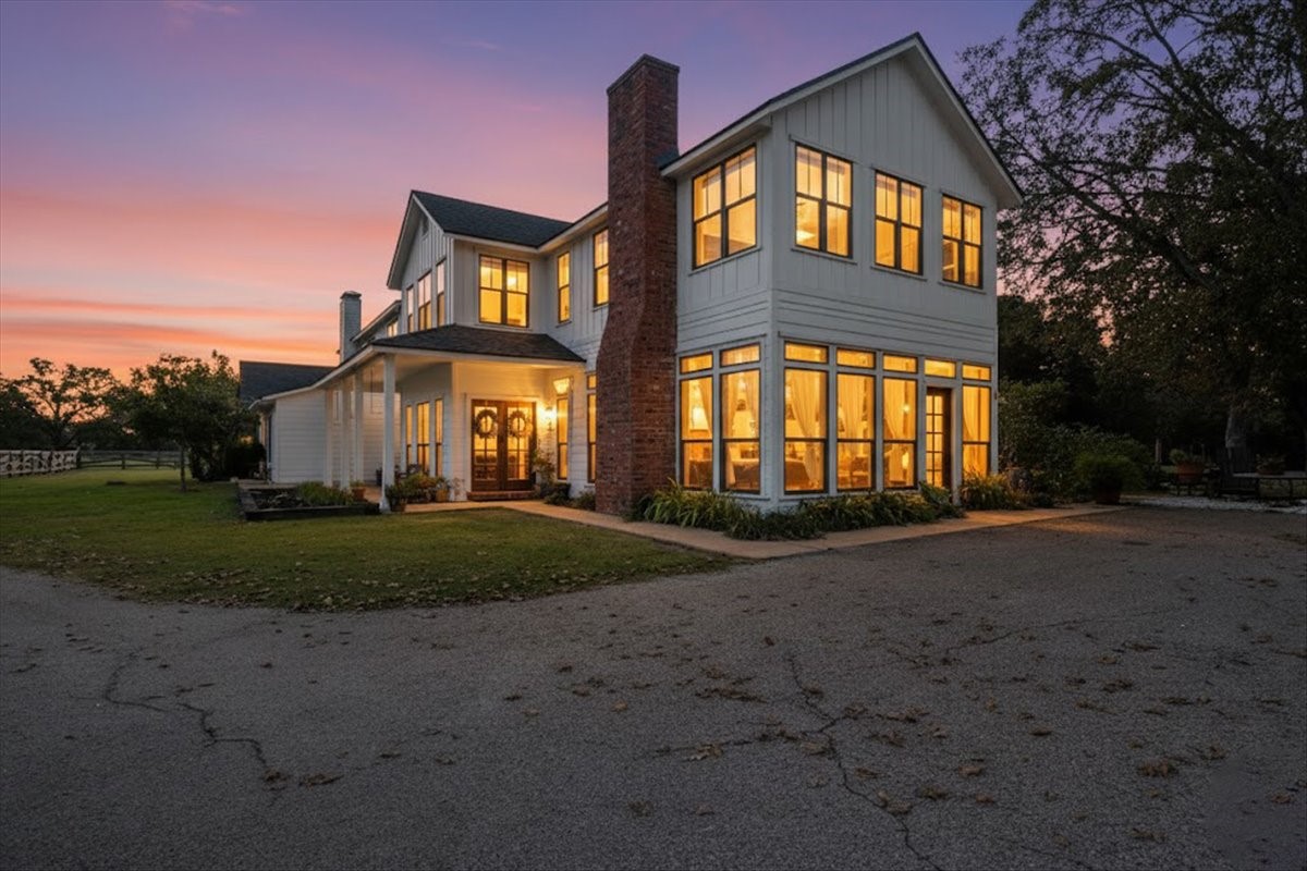 Residential in Mineola