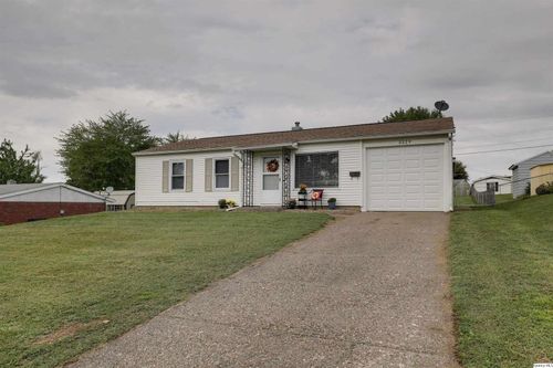 3329 Chestnut St, Quincy, IL, 62301-4563 | Card Image