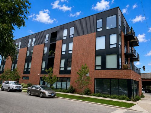 201-3953 W Dakin St, Chicago, IL, 60618-3101 | Card Image
