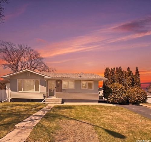 300 Ash Place, Swift Current, SK, S9H3E4 | Card Image