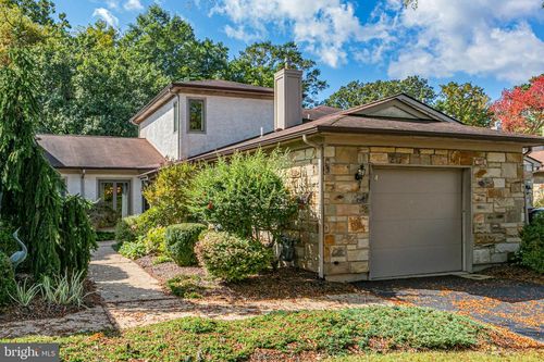 4 Woodmont Dr, Lawrence Twp, NJ, 08648-2106 | Card Image