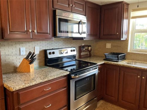 apt-203-100 Se 6th Ave, Pompano Beach, FL, 33060-7227 | Card Image