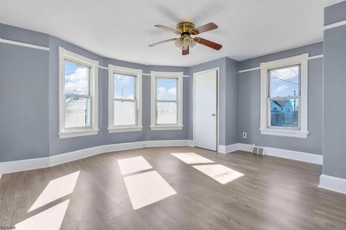 929 Bordentown Rd, Burlington City, NJ, 08016-1901 | Card Image